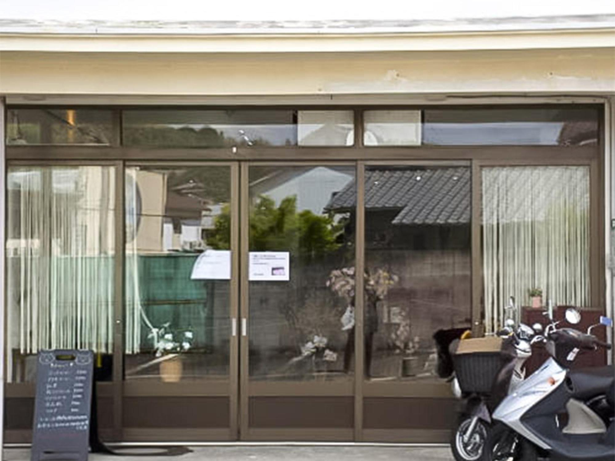 מלון Kamitondacho Guest Cafe Kuchikumano מראה חיצוני תמונה