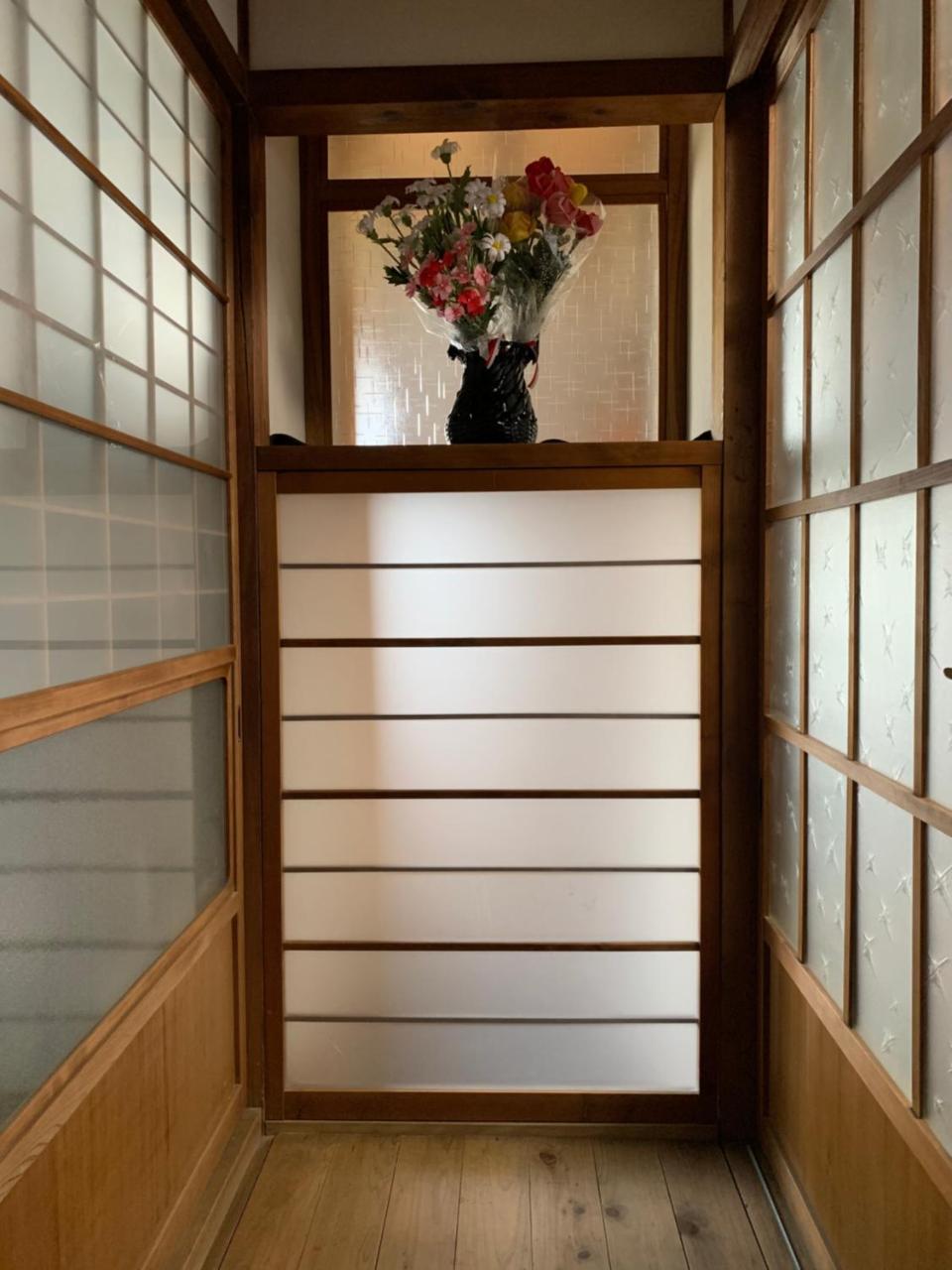 מלון Kamitondacho Guest Cafe Kuchikumano מראה חיצוני תמונה